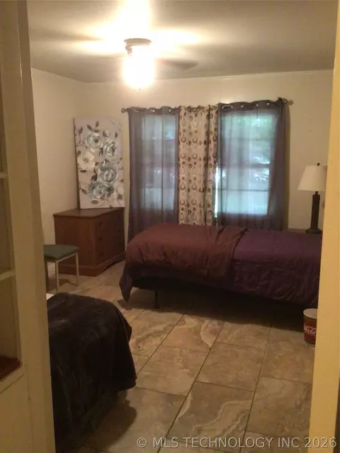 Bedroom - 508 SE 17th St, Pryor, OK 74361 photo 3 of 6