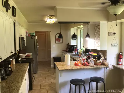 Kitchen - 508 SE 17th St, Pryor, OK 74361 photo 1 of 1