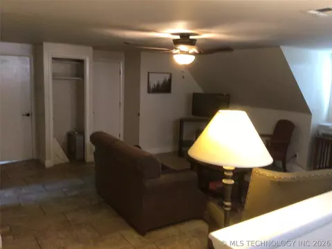 Living - 508 SE 17th St, Pryor, OK 74361 photo 5 of 5
