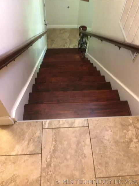 Entry Way - 508 SE 17th St, Pryor, OK 74361 photo 2 of 2