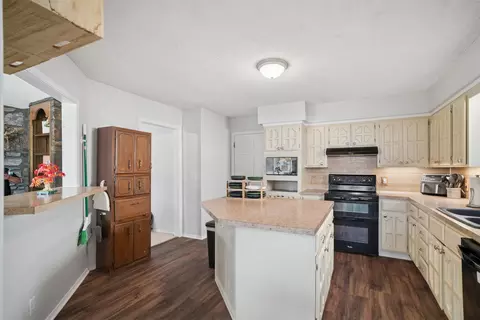 Kitchen - 14210 E 36 St, Tulsa, OK 74134 photo 4 of 4