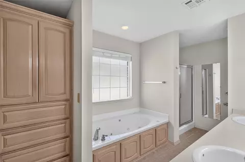 Bath - 86 Maple Rd, Pryor, OK 74361 photo 3 of 7