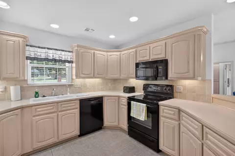Kitchen - 86 Maple Rd, Pryor, OK 74361 photo 4 of 7