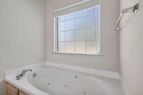 Bath - 86 Maple Rd, Pryor, OK 74361 photo 1 of 7