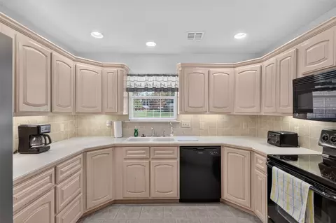 Kitchen - 86 Maple Rd, Pryor, OK 74361 photo 2 of 7