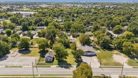 2122 E Pine St, Tulsa, OK 74110 photo 4