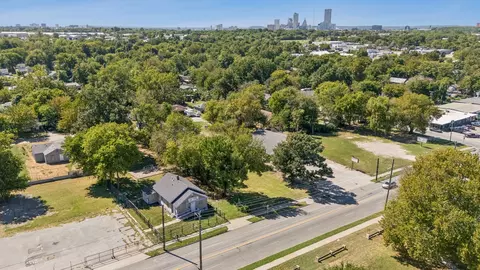 2122 E Pine St, Tulsa, OK 74110 photo 6