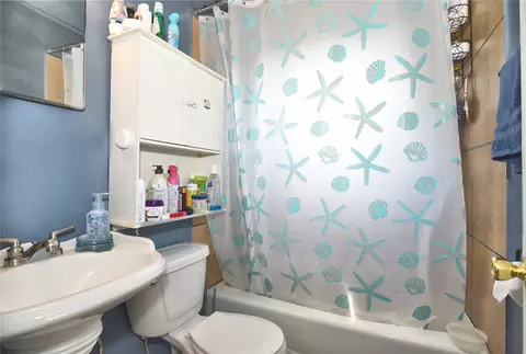 Bath - 5906 E King St, Tulsa, OK 74115 photo 1 of 1