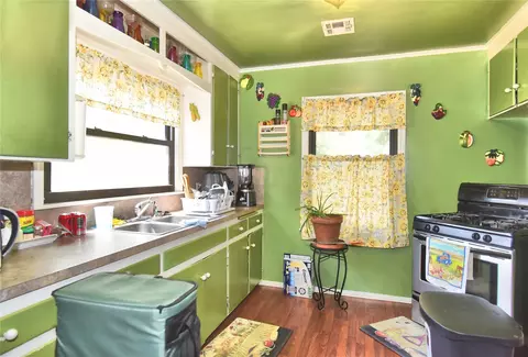 Kitchen - 5906 E King St, Tulsa, OK 74115 photo 1 of 2
