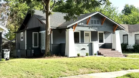 Exterior - 2239 E 8th St, Tulsa, OK 74104 photo 3 of 4