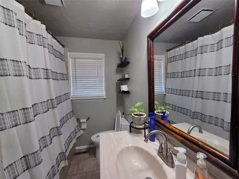 Bath - 1917 E 11 St, Ada, OK 74820 photo 5 of 5