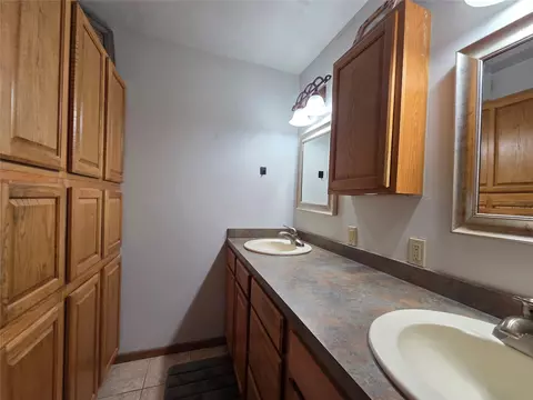 Bath - 1917 E 11 St, Ada, OK 74820 photo 3 of 5