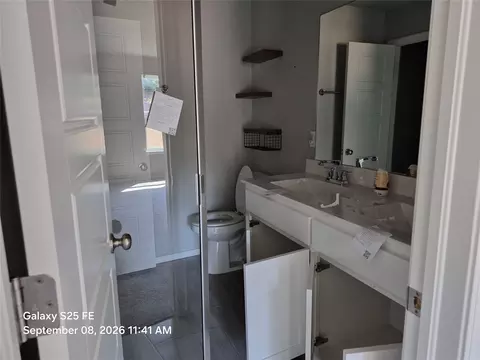 Bath - 2109 E Winston St, Broken Arrow, OK 74012 photo 2 of 2