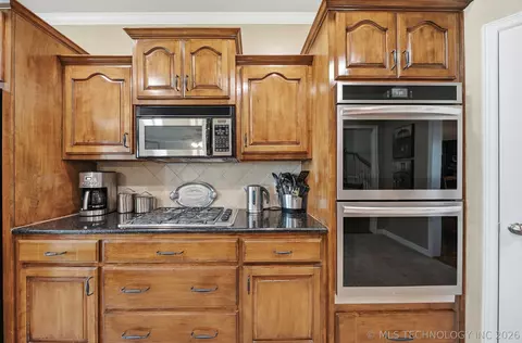 Kitchen - 7407 E Galveston Pl, Broken Arrow, OK 74014 photo 3 of 4