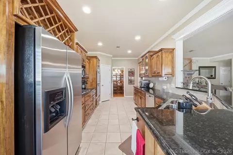 Kitchen - 7407 E Galveston Pl, Broken Arrow, OK 74014 photo 2 of 4
