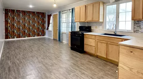 Living - 908 W Commercial, Haskell, OK 74436 photo 1 of 4