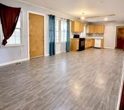 Living - 908 W Commercial, Haskell, OK 74436 photo 2 of 4