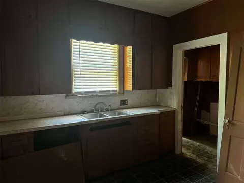 Kitchen - 400 E Osage Ave, Mcalester, OK 74501 photo 1 of 1