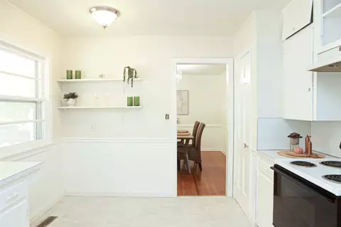 Kitchen - 5312 E 3rd St, Tulsa, OK 74112 photo 4 of 4