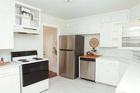 Kitchen - 5312 E 3rd St, Tulsa, OK 74112 photo 3 of 4