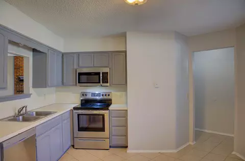 Kitchen - 9007 S 77th East Pl, Tulsa, OK 74133 photo 1 of 3