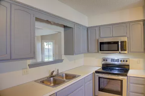 Kitchen - 9007 S 77th East Pl, Tulsa, OK 74133 photo 3 of 3