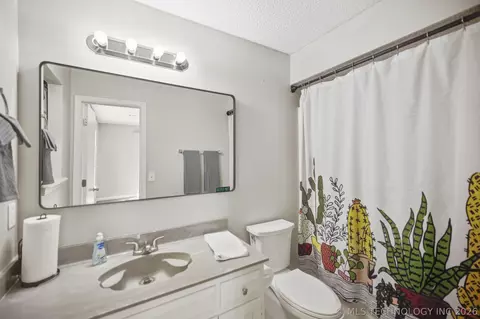 Bath - 2505 E Queens St, Broken Arrow, OK 74014 photo 1 of 2
