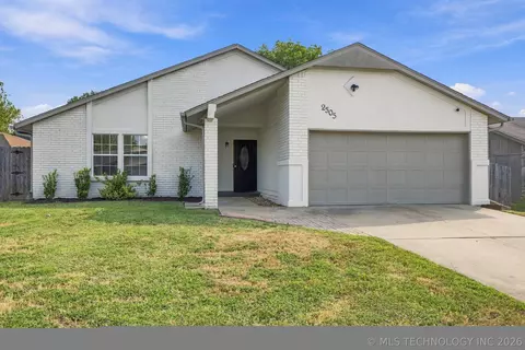 Exterior - 2505 E Queens St, Broken Arrow, OK 74014 photo 2 of 4