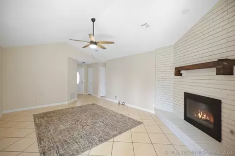 Living - 2505 E Queens St, Broken Arrow, OK 74014 photo 3 of 3