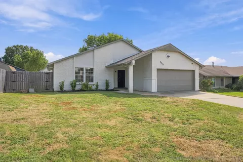 Exterior - 2505 E Queens St, Broken Arrow, OK 74014 photo 4 of 4