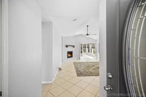 Entry Way - 2505 E Queens St, Broken Arrow, OK 74014 photo 1 of 1