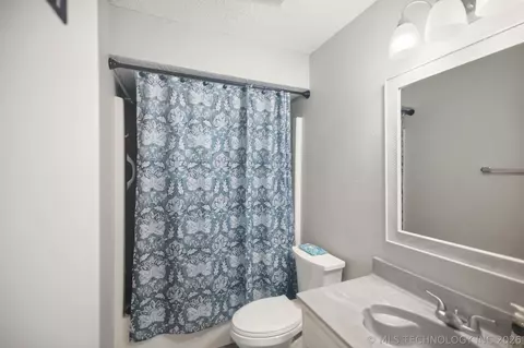 Bath - 2505 E Queens St, Broken Arrow, OK 74014 photo 2 of 2