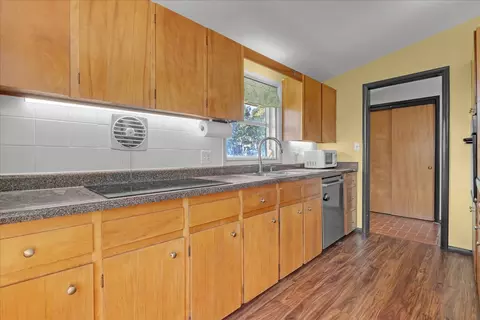 Kitchen - 5803 E 25th Pl, Tulsa, OK 74114 photo 5 of 6