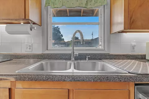 Kitchen - 5803 E 25th Pl, Tulsa, OK 74114 photo 4 of 6