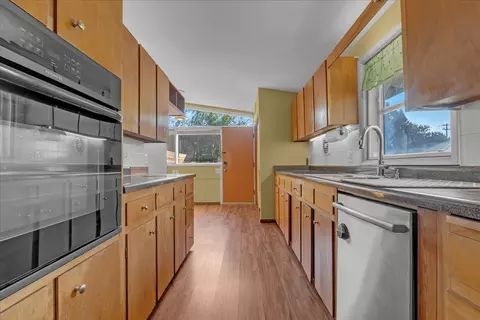 Kitchen - 5803 E 25th Pl, Tulsa, OK 74114 photo 2 of 6