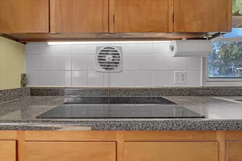 Kitchen - 5803 E 25th Pl, Tulsa, OK 74114 photo 3 of 6