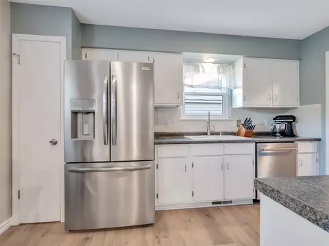 Kitchen - 9352 E 56th St, Tulsa, OK 74145 photo 4 of 6