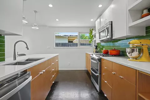 Kitchen - 4939 E 26th Pl, Tulsa, OK 74114 photo 4 of 5