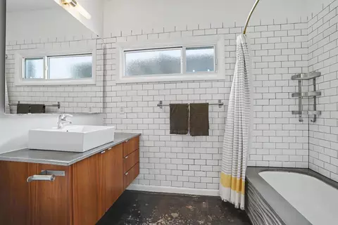 Bath - 4939 E 26th Pl, Tulsa, OK 74114 photo 3 of 4