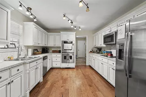 Kitchen - 469331 E 1105 Rd, Muldrow, OK 74948 photo 1 of 10