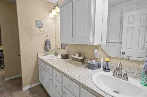 Bath - 469331 E 1105 Rd, Muldrow, OK 74948 photo 2 of 10