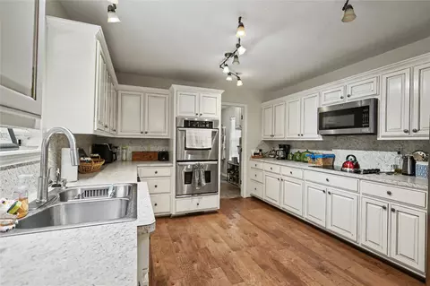 Kitchen - 469331 E 1105 Rd, Muldrow, OK 74948 photo 2 of 10