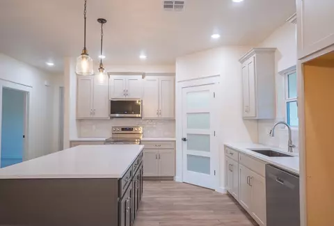 Kitchen - 205 Blessings Way, Colbert, OK 74733 photo 2 of 2