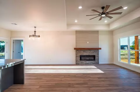 Living - 205 Blessings Way, Colbert, OK 74733 photo 3 of 4