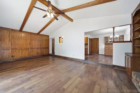 Living - 3903 S Walnut Pl, Broken Arrow, OK 74011 photo 3 of 4