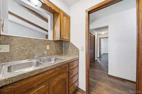 Entry Way - 3903 S Walnut Pl, Broken Arrow, OK 74011 photo 3 of 3