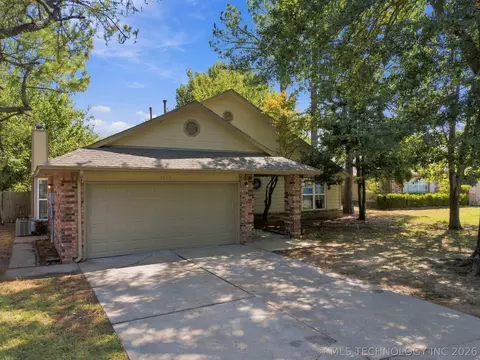 Exterior - 3903 S Walnut Pl, Broken Arrow, OK 74011 photo 3 of 3