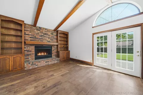 Living - 3903 S Walnut Pl, Broken Arrow, OK 74011 photo 2 of 4