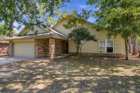 Exterior - 3903 S Walnut Pl, Broken Arrow, OK 74011 photo 2 of 3
