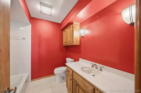Bath - 6206 E 78th St, Tulsa, OK 74136 photo 3 of 5